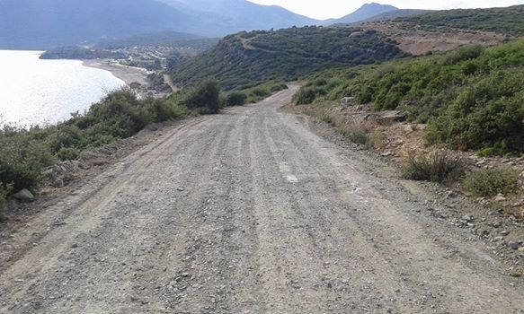 Αποκατάσταση δρόμου Μάκρης-Πετρωτών από συνεργεία του δήμου Μαρωνείας-Σαπών (Κυριακή 28/6/2015)