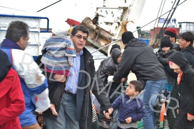 Άφιξη προσφύγων στην Αλεξανδρούπολη (19/2/2016 - πηγή: radiomax.gr & Γιάννης Ναλμπάντης)